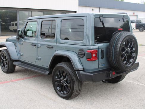Used 2025 Jeep Wrangler Sahara image 4