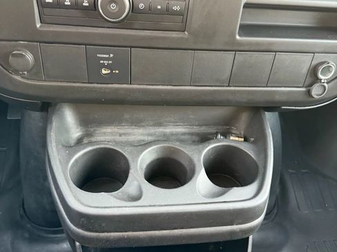 Used 2010 Chevrolet Express 2500 Extended image 22