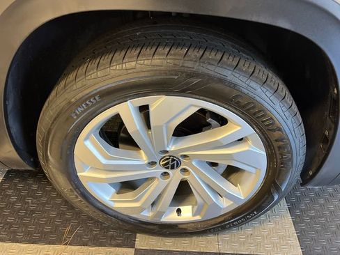 Certified 2023 Volkswagen Atlas SE FWD image 10