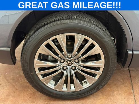 Used 2024 Toyota Venza XLE image 21