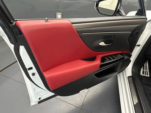 Used 2023 Lexus ES 300h F Sport image 41