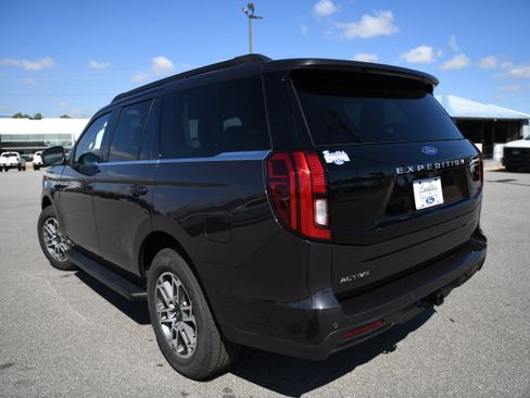 New 2026 Ford Expedition Active image 10