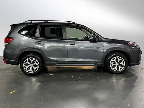 Used 2024 Subaru Forester Premium AWD/4WD image 2