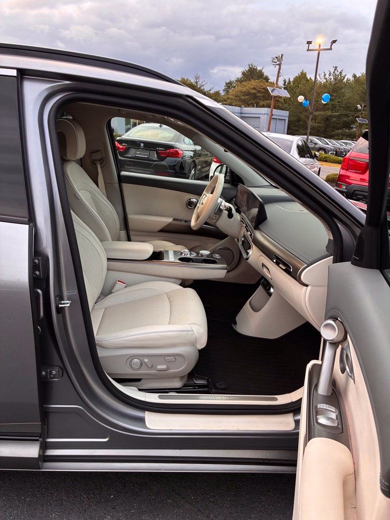 Used 2024 Genesis GV60 Advanced AWD/4WD image 22