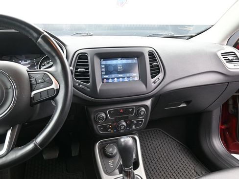 Used 2020 Jeep Compass Latitude w/ Cold Weather Group AWD/4WD image 17