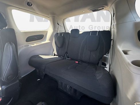 Used 2022 Chrysler Voyager LX image 26
