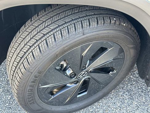 New 2026 Volkswagen Taos S image 10