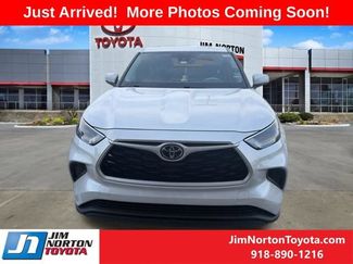 Used 2022 Toyota Highlander L FWD video 2