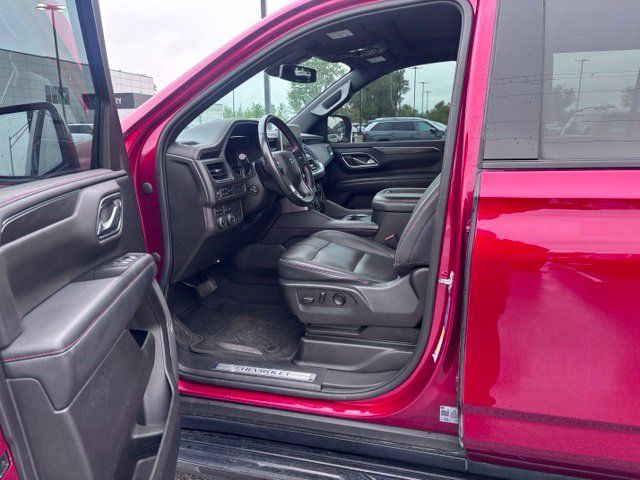 Used 2022 Chevrolet Suburban RST w/ Luxury Package AWD/4WD image 13