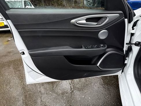 Used 2023 Alfa Romeo Giulia Veloce image 18