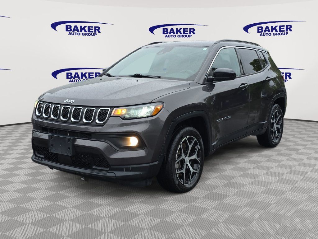 Used 2024 Jeep Compass Latitude AWD/4WD image 7