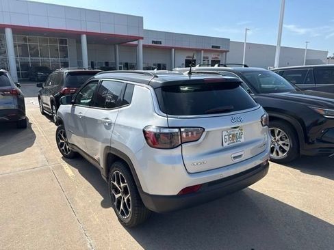 Used 2025 Jeep Compass Limited AWD/4WD image 6