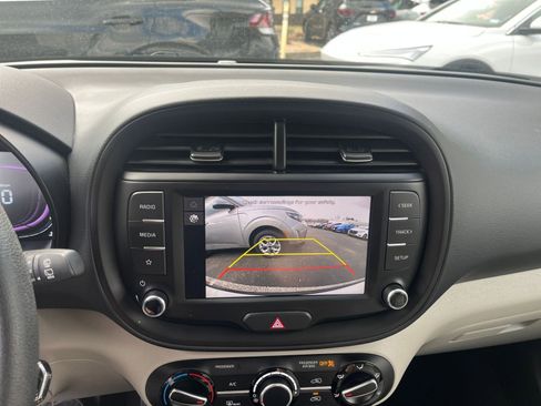 Used 2025 Kia Soul LX w/ LX Technology Package image 17