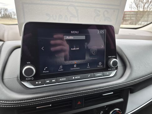 Used 2023 Nissan Rogue S image 23