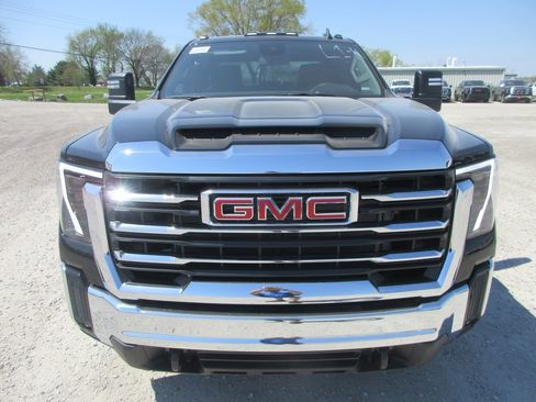 New 2026 GMC Sierra 3500 SLE w/ SLE Value Package AWD/4WD image 11
