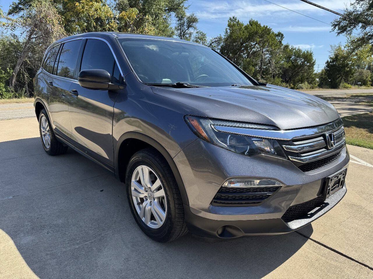 Used 2017 Honda Pilot LX image 2