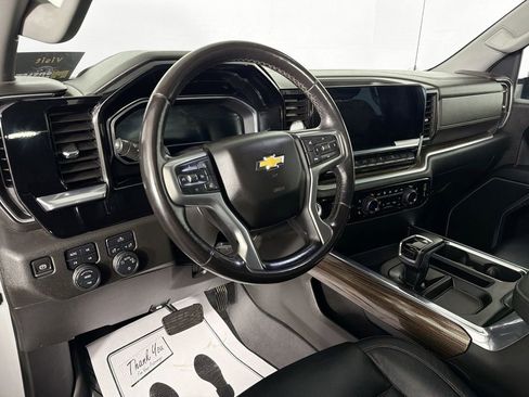 Used 2022 Chevrolet Silverado 1500 LT AWD/4WD image 9