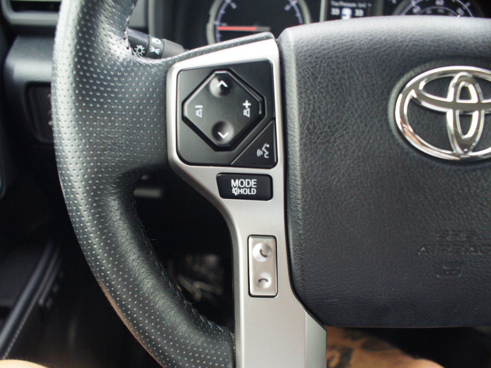 Used 2024 Toyota 4Runner Limited AWD/4WD image 11