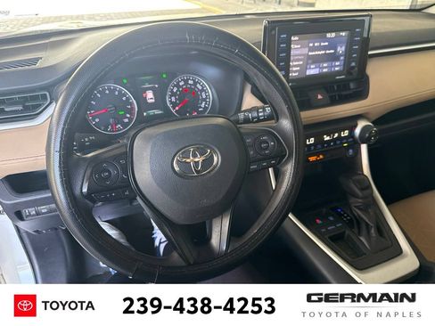 Used 2021 Toyota RAV4 XLE w/ Convenience Package FWD image 19