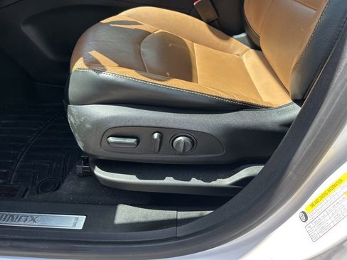 Used 2018 Chevrolet Equinox Premier image 17