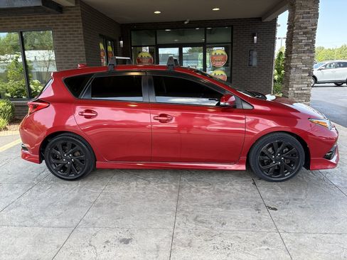 Used 2017 Toyota Corolla iM w/ All-Weather Mat Package FWD image 5