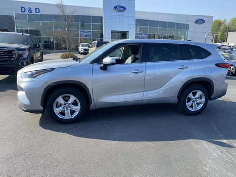 Used 2022 Toyota Highlander L image 4