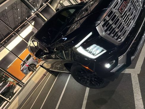 Used 2025 GMC Yukon Denali w/ Denali Reserve Package image 16