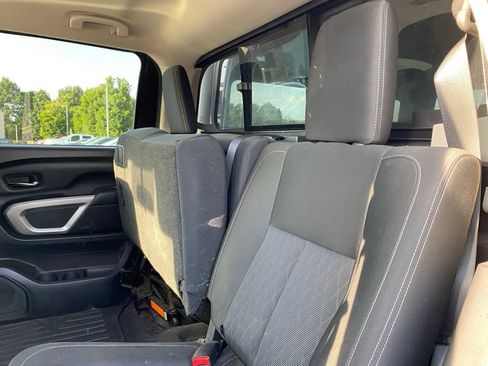 Used 2018 Nissan Titan SV AWD/4WD image 11