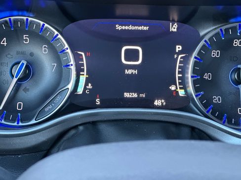 Used 2024 Chrysler Pacifica Touring-L image 30