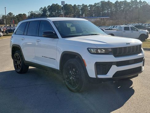 New 2026 Jeep Grand Cherokee Altitude AWD/4WD image 1