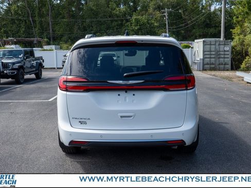 New 2026 Chrysler Pacifica Pinnacle image 5