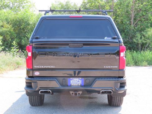 Used 2020 Chevrolet Silverado 1500 Custom w/ Custom Value Package AWD/4WD image 14