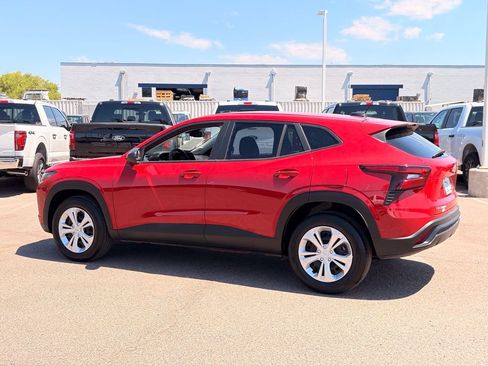 Used 2026 Chevrolet Trax LS FWD image 32