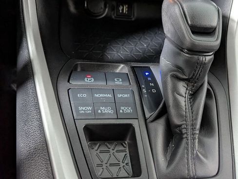 Certified 2025 Toyota RAV4 XLE image 37