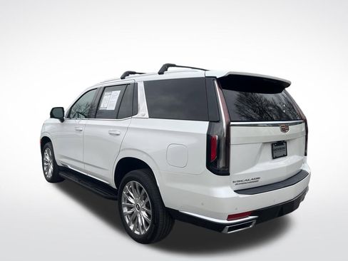 Used 2022 Cadillac Escalade Premium Luxury image 3