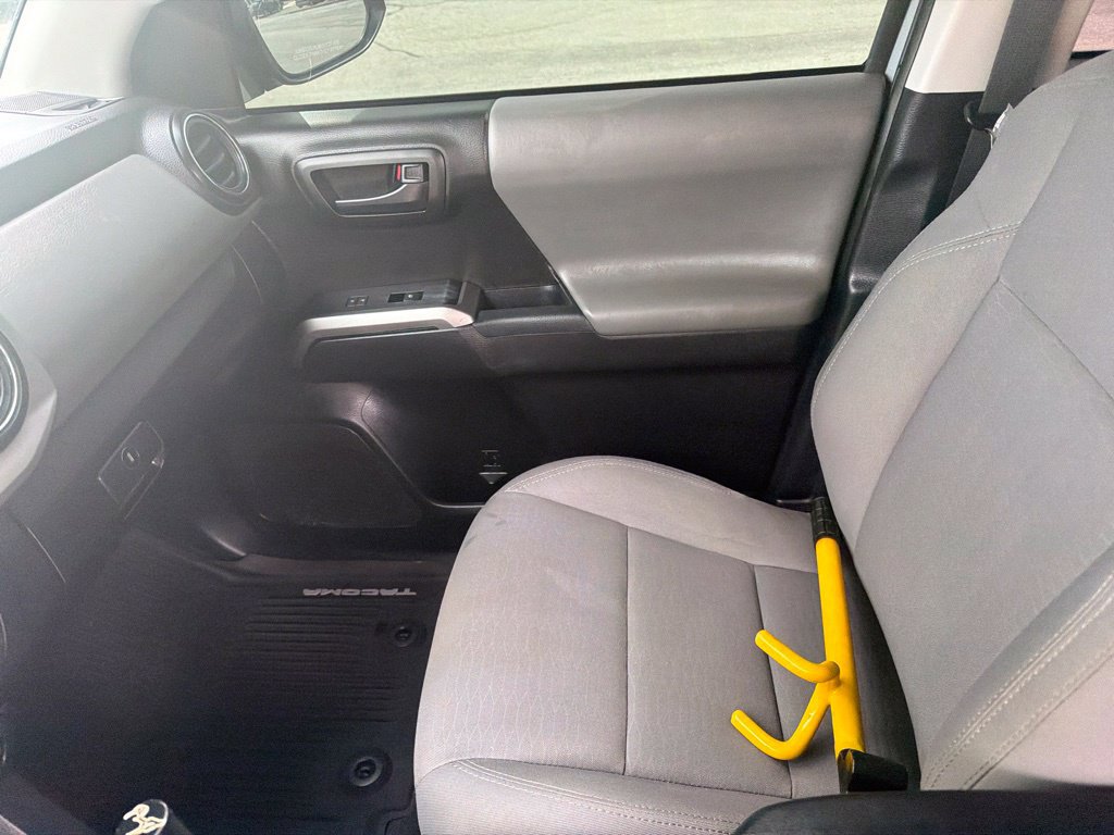 Used 2019 Toyota Tacoma SR5 AWD/4WD image 15