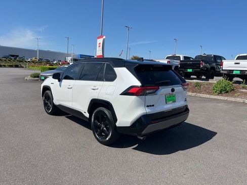 Used 2021 Toyota RAV4 XSE AWD/4WD image 9