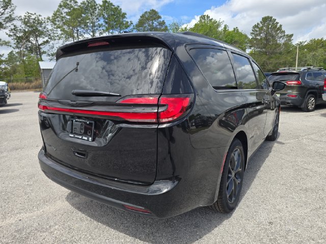 New 2026 Chrysler Pacifica Select w/ S Appearance Package FWD image 4