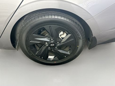Used 2023 Hyundai Elantra SEL FWD image 11