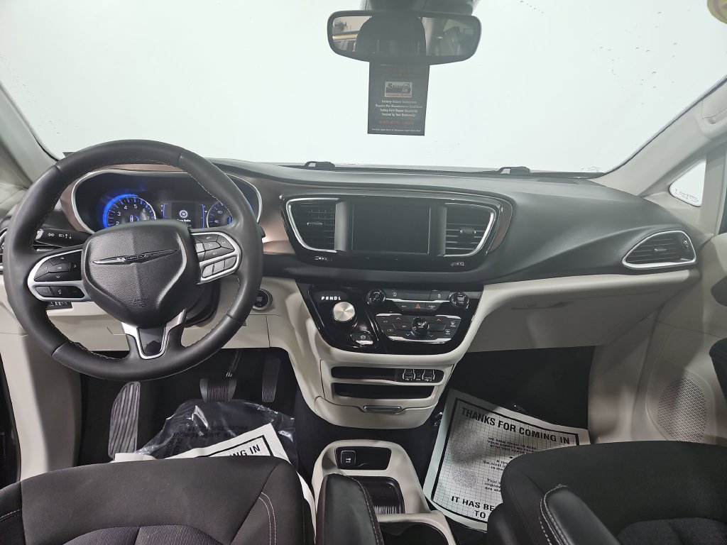 Used 2024 Chrysler Voyager LX FWD image 13