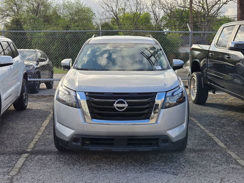 Used 2025 Nissan Pathfinder SV image 5