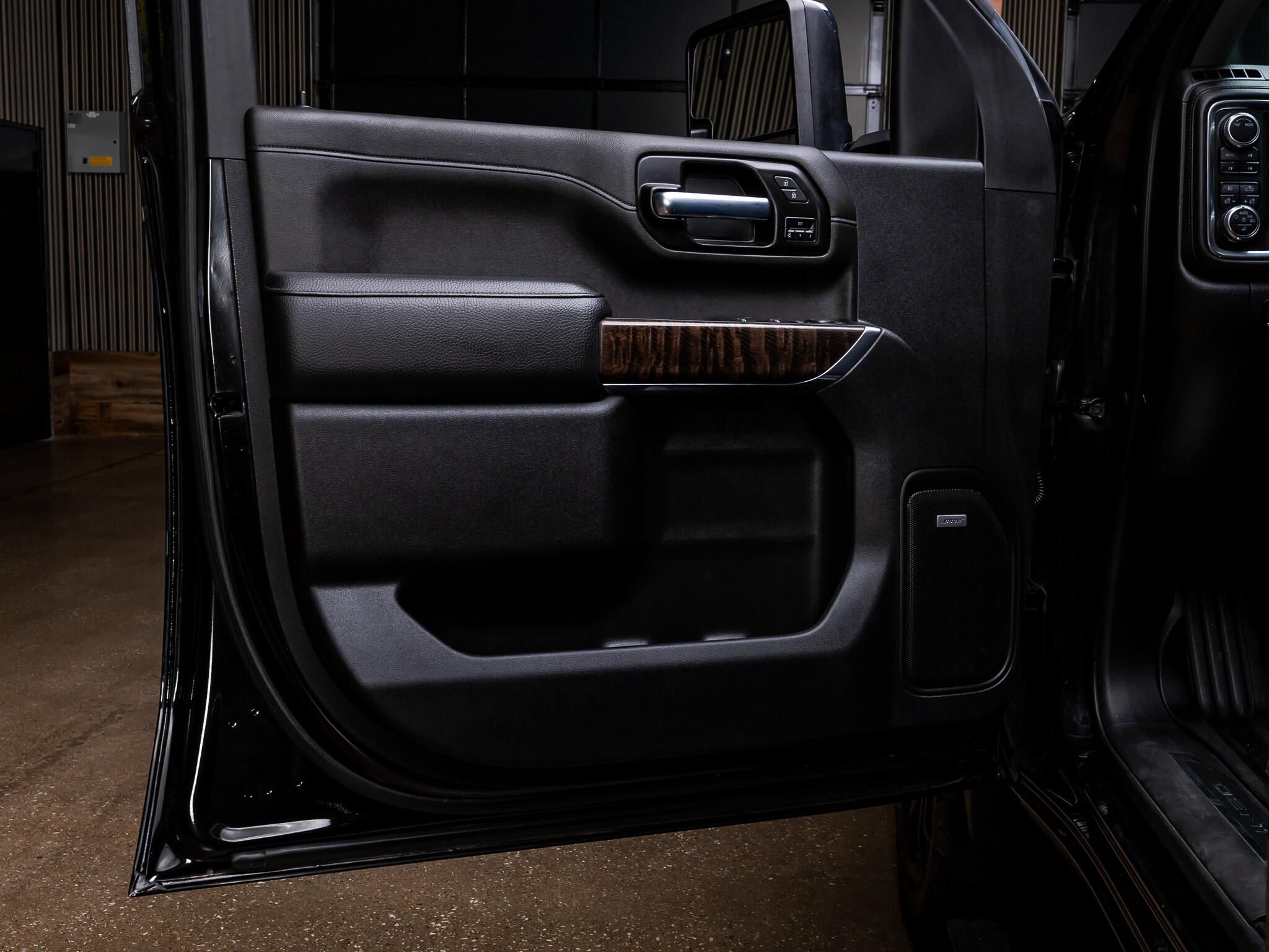 Used 2022 GMC Sierra 2500 Denali w/ Denali Black Diamond Edition AWD/4WD image 36