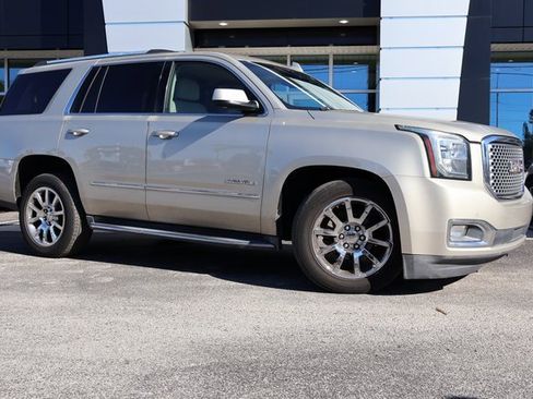Used 2015 GMC Yukon Denali image 2
