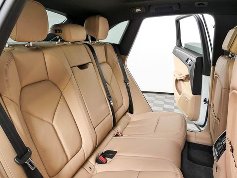 New 2026 Porsche Macan AWD/4WD image 23