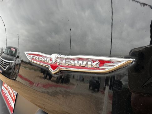 Used 2017 Jeep Cherokee Trailhawk image 12