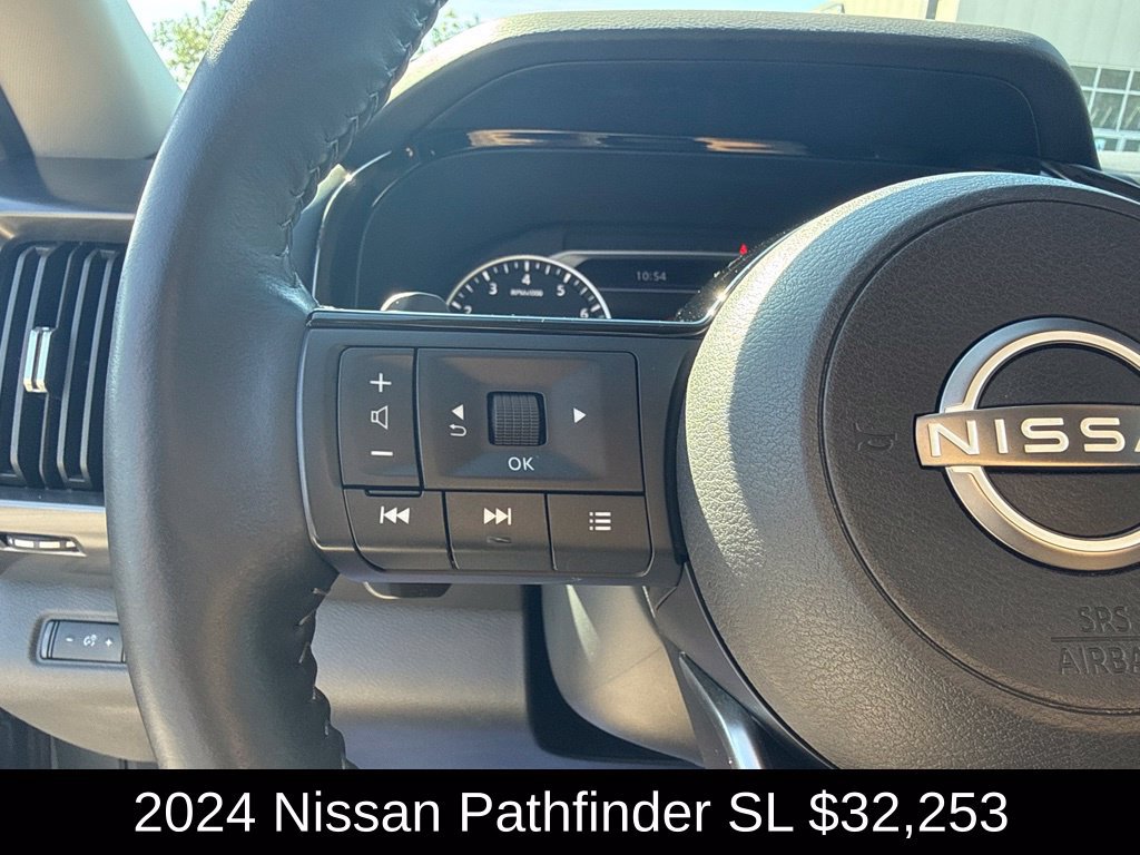 Used 2024 Nissan Pathfinder SL AWD/4WD image 26