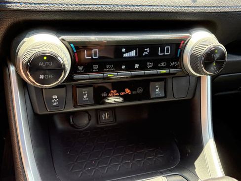 Used 2023 Toyota RAV4 SE w/ Convenience Package AWD/4WD image 16