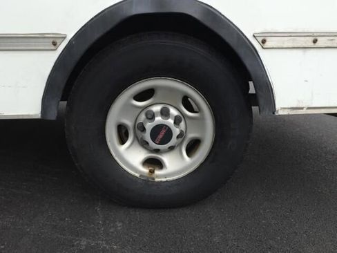 Used 2004 GMC Savana 3500 image 10