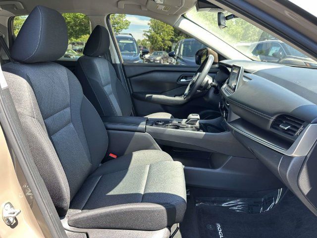 Used 2024 Nissan Rogue SV AWD/4WD image 11