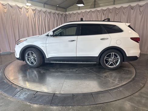 Used 2017 Hyundai Santa Fe SE image 8
